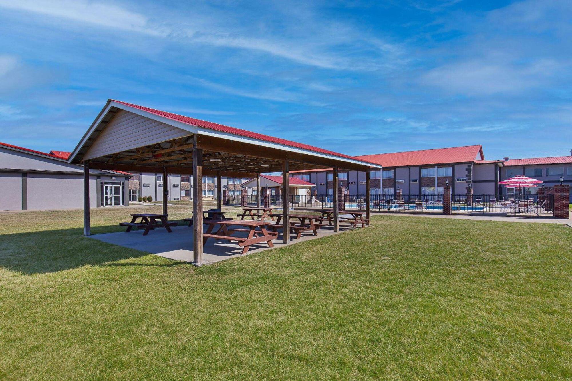 Ramada By Wyndham Bowling Green Exterior foto